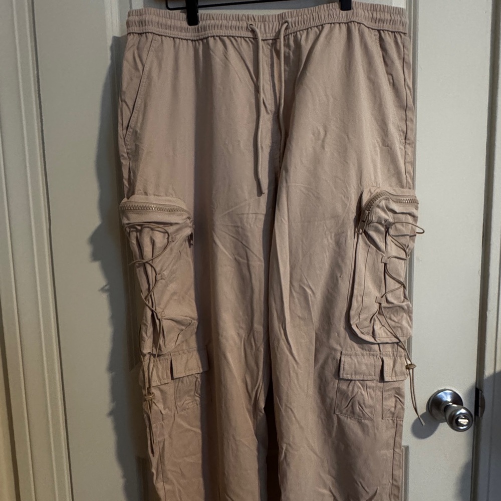 Forever 21 Men's Beige Cargo Pants